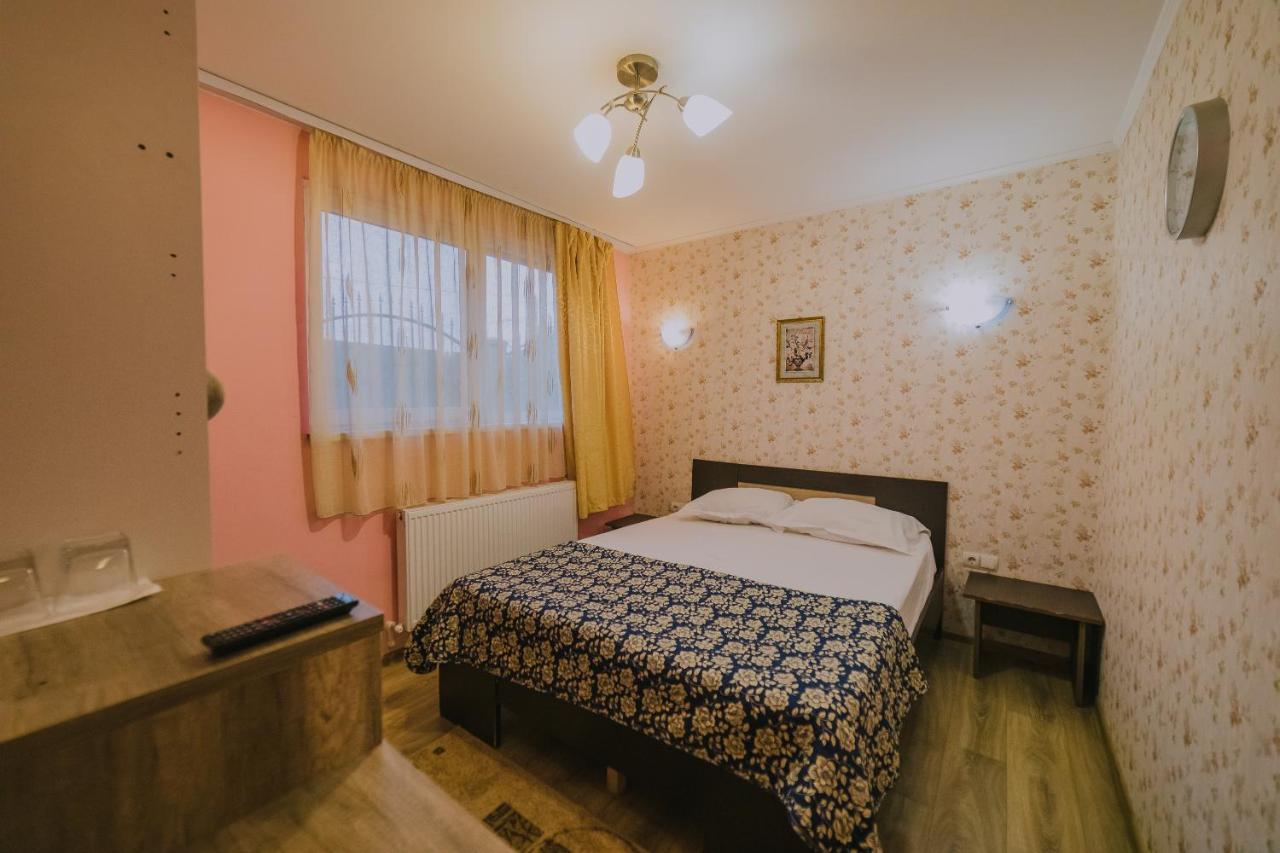 Hostel Denisa Buzau Ngoại thất bức ảnh
