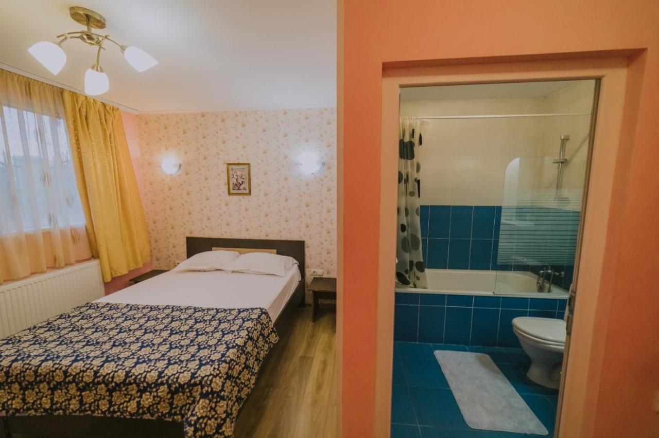 Hostel Denisa Buzau Ngoại thất bức ảnh