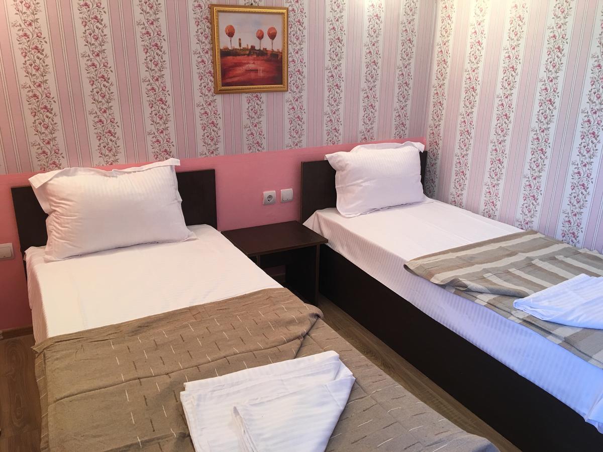 Hostel Denisa Buzau Ngoại thất bức ảnh