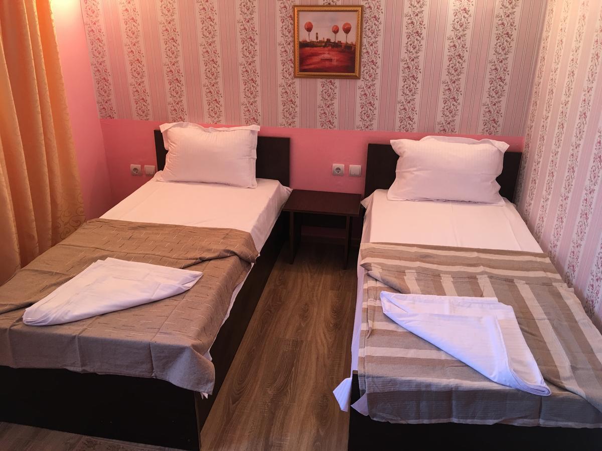 Hostel Denisa Buzau Ngoại thất bức ảnh