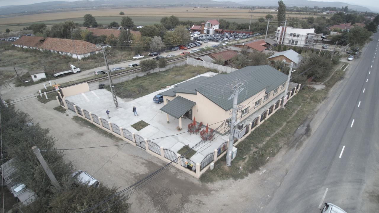 Hostel Denisa Buzau Ngoại thất bức ảnh