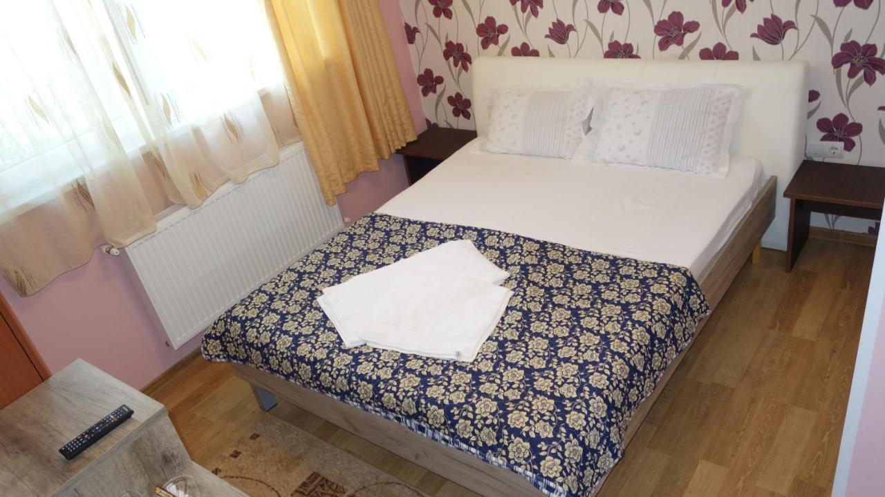 Hostel Denisa Buzau Ngoại thất bức ảnh